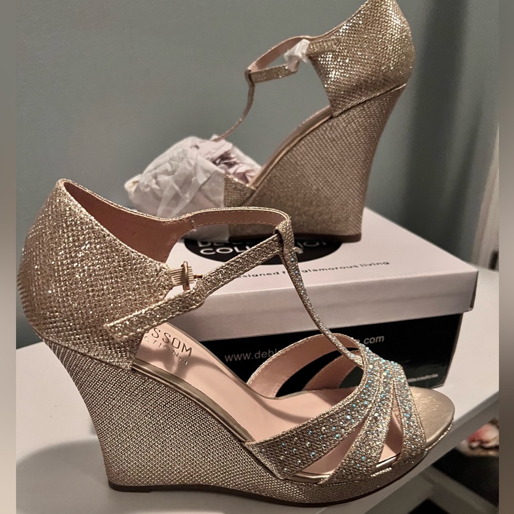 New in Box Beautiful Studded Wedged Shoe